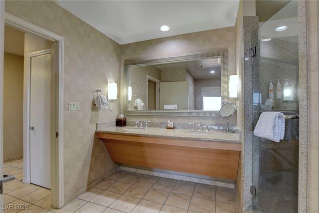 211 East Flamingo Road 713, Las Vegas, NV 89169