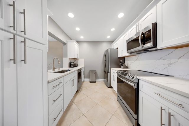 2124 NE 9th Avenue, Wilton Manors, FL 33305