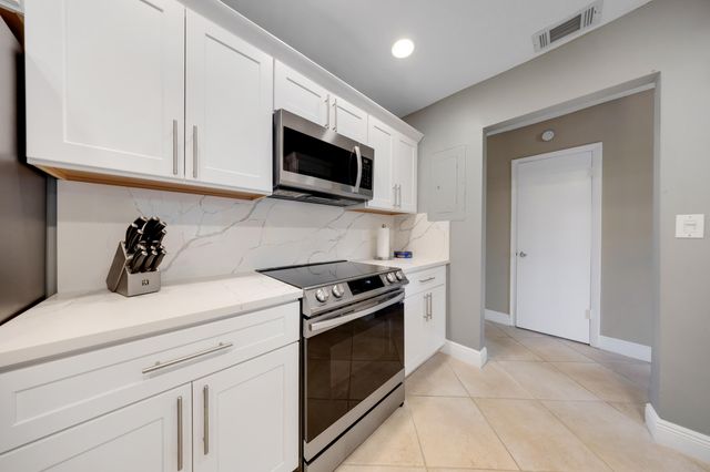 2124 NE 9th Avenue, Wilton Manors, FL 33305