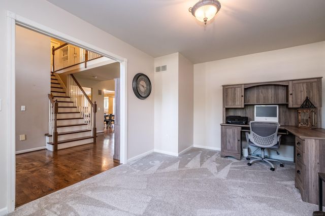 19573 Tanglewood Circle, Clinton Twp, MI 48038