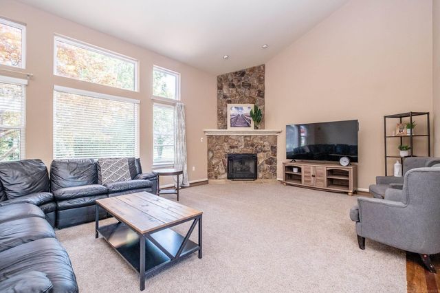 19573 Tanglewood Circle, Clinton Twp, MI 48038