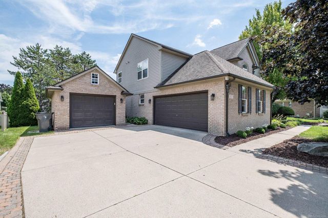 19573 Tanglewood Circle, Clinton Twp, MI 48038