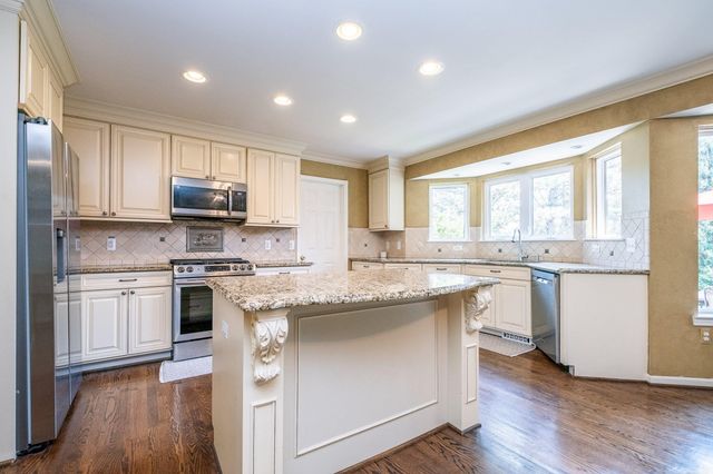 19573 Tanglewood Circle, Clinton Twp, MI 48038