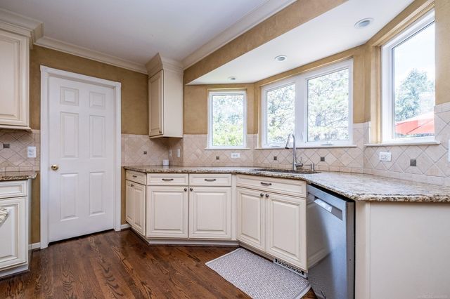 19573 Tanglewood Circle, Clinton Twp, MI 48038