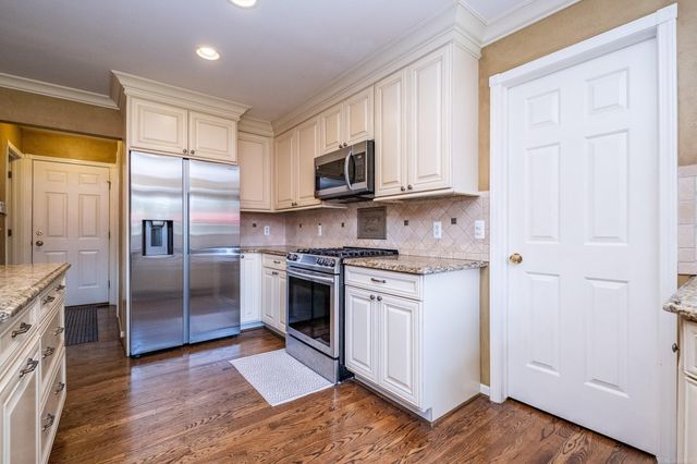 19573 Tanglewood Circle, Clinton Twp, MI 48038