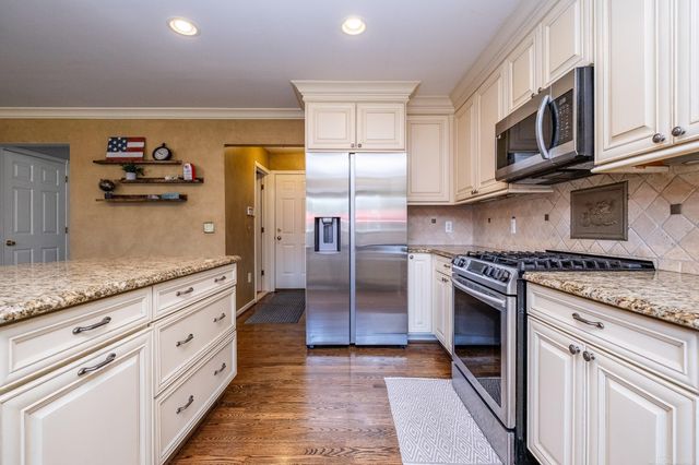 19573 Tanglewood Circle, Clinton Twp, MI 48038