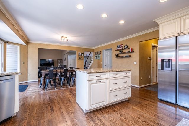 19573 Tanglewood Circle, Clinton Twp, MI 48038