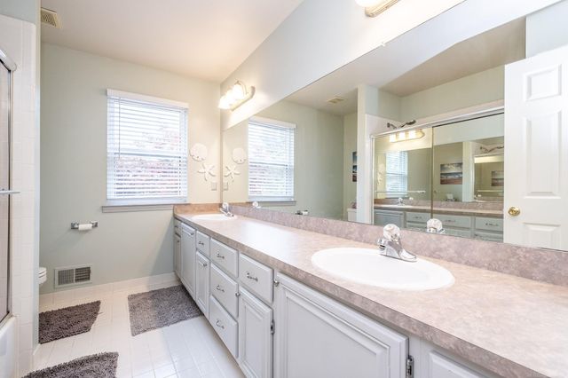 19573 Tanglewood Circle, Clinton Twp, MI 48038