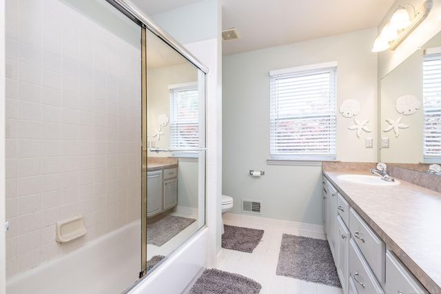19573 Tanglewood Circle, Clinton Twp, MI 48038
