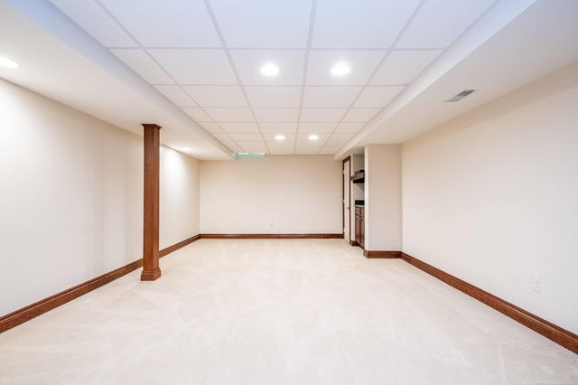 19573 Tanglewood Circle, Clinton Twp, MI 48038