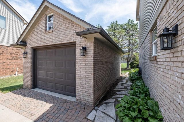 19573 Tanglewood Circle, Clinton Twp, MI 48038