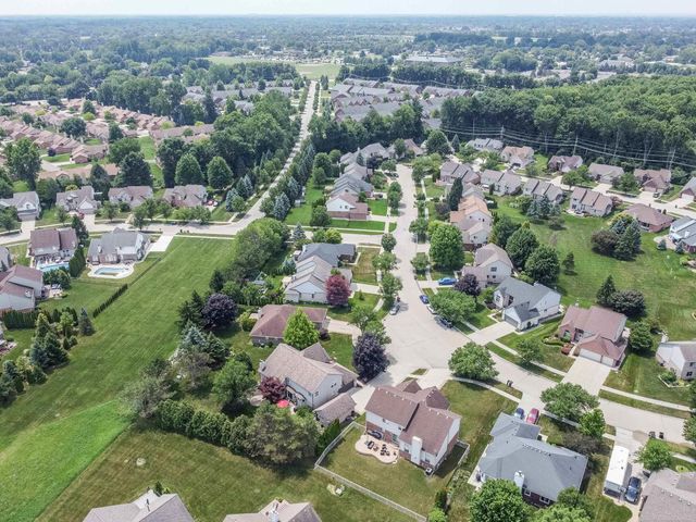 19573 Tanglewood Circle, Clinton Twp, MI 48038