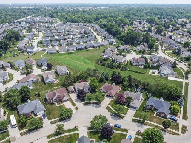 19573 Tanglewood Circle, Clinton Twp, MI 48038