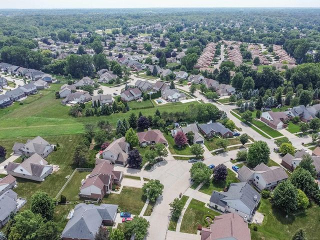 19573 Tanglewood Circle, Clinton Twp, MI 48038