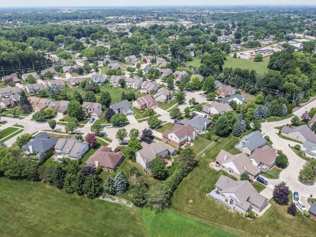 19573 Tanglewood Circle, Clinton Twp, MI 48038