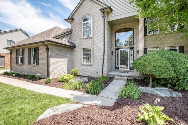 19573 Tanglewood Circle, Clinton Twp, MI 48038