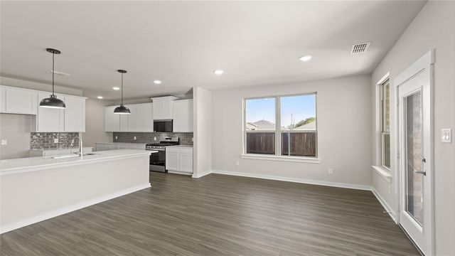 6908 Lincoln Pin Way, Crowley, TX 76036