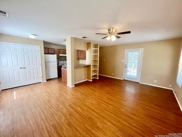 508 Pitts St, Seguin, TX 78155