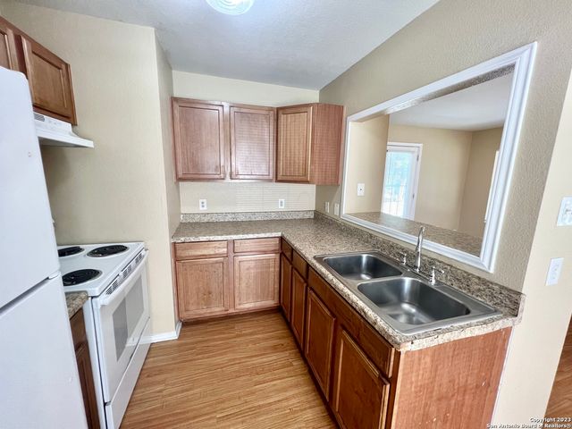 508 Pitts St, Seguin, TX 78155