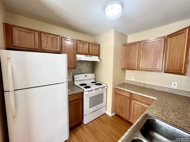 508 Pitts St, Seguin, TX 78155