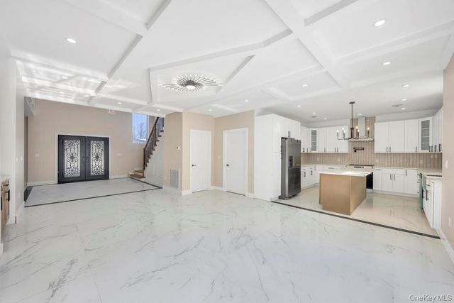 62 Haven Lane, Levittown, NY 11756