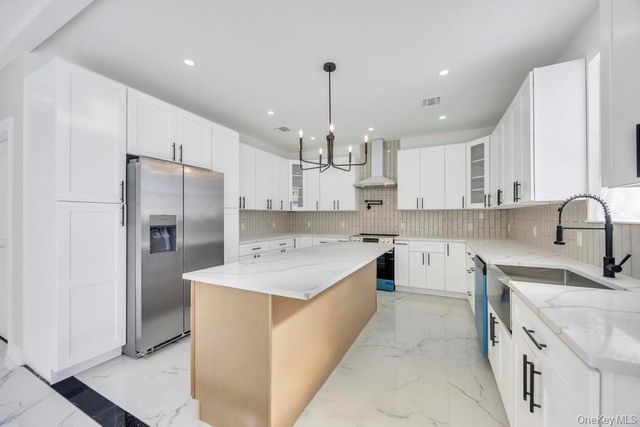 62 Haven Lane, Levittown, NY 11756