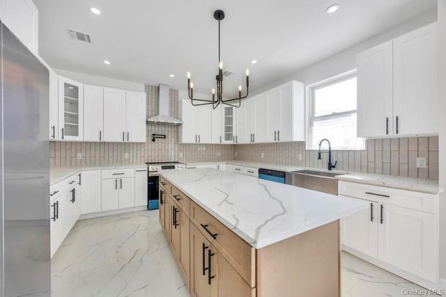 62 Haven Lane, Levittown, NY 11756