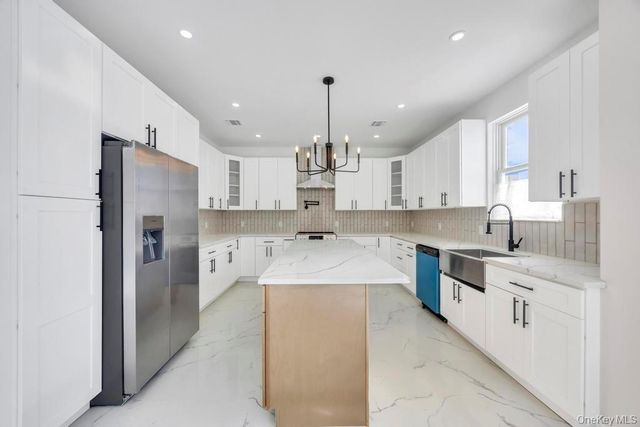 62 Haven Lane, Levittown, NY 11756