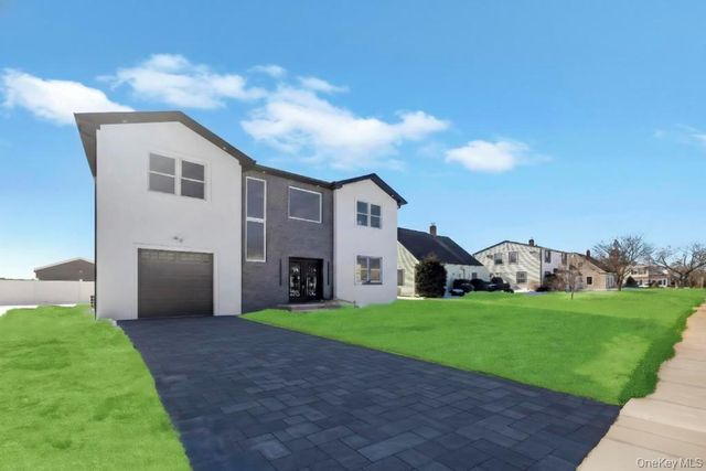 62 Haven Lane, Levittown, NY 11756