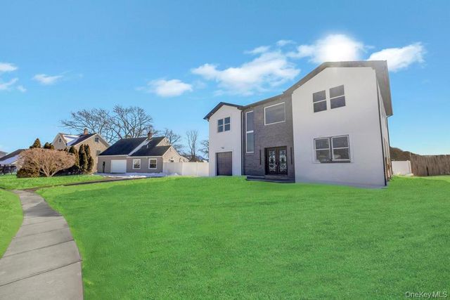 62 Haven Lane, Levittown, NY 11756