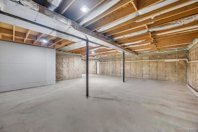 62 Haven Lane, Levittown, NY 11756