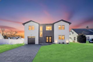 62 Haven Lane, Levittown, NY 11756