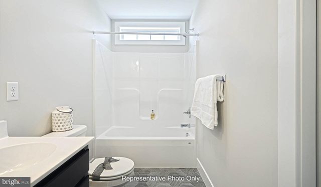 2428 HAWTHORNE DR, Harrisburg, PA 17110