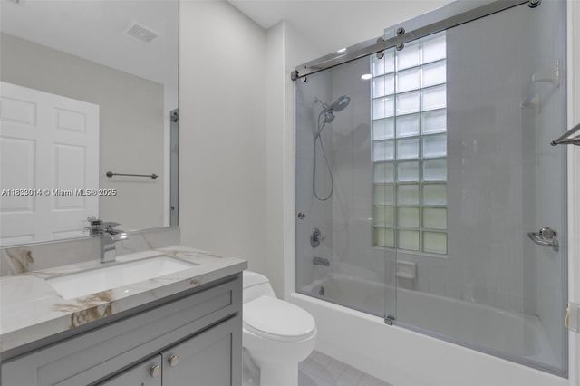 2553 Bay Pointe Dr, Weston, FL 33327