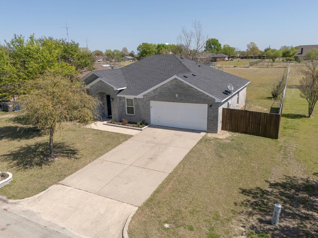 433 Windmill Drive, Lavon, TX 75166