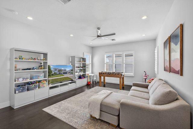 9221 Crestview Circle, Palm Beach Gardens, FL 33412