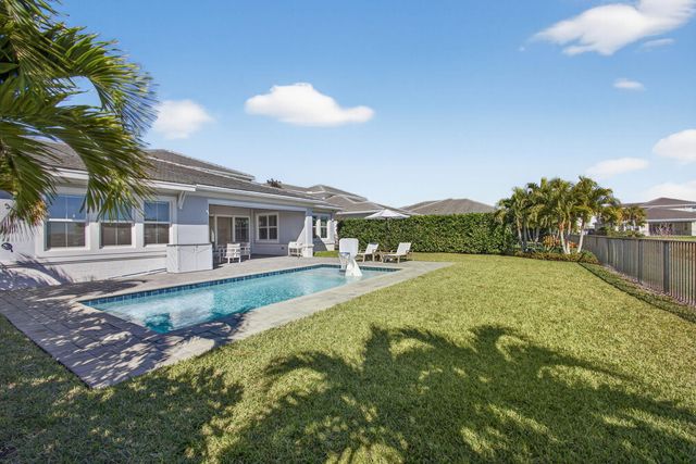 9221 Crestview Circle, Palm Beach Gardens, FL 33412