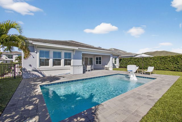 9221 Crestview Circle, Palm Beach Gardens, FL 33412