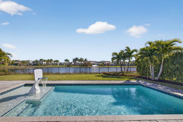 9221 Crestview Circle, Palm Beach Gardens, FL 33412