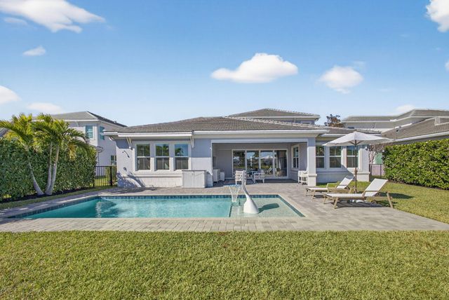 9221 Crestview Circle, Palm Beach Gardens, FL 33412