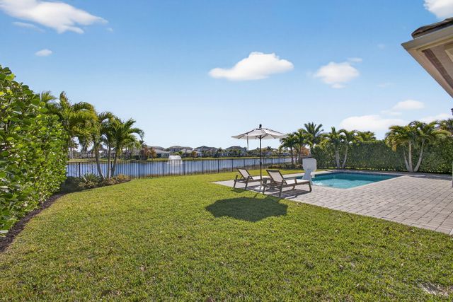 9221 Crestview Circle, Palm Beach Gardens, FL 33412