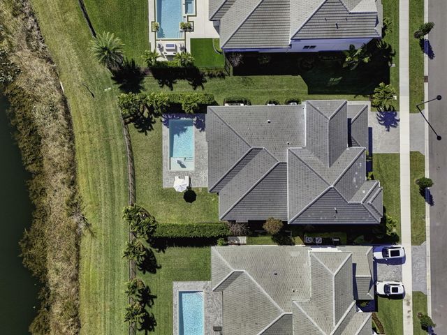 9221 Crestview Circle, Palm Beach Gardens, FL 33412