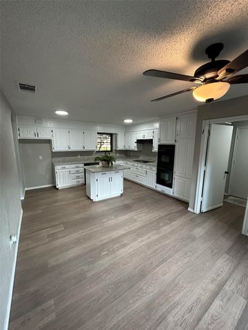 917 Bucknell Drive, Arlington, TX 76012