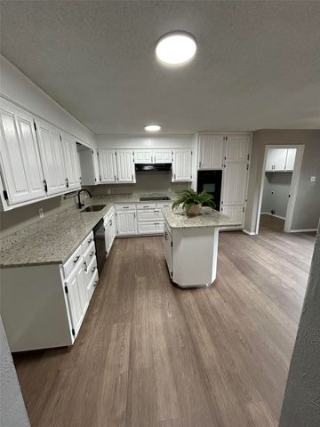 917 Bucknell Drive, Arlington, TX 76012