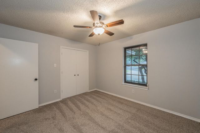 917 Bucknell Drive, Arlington, TX 76012