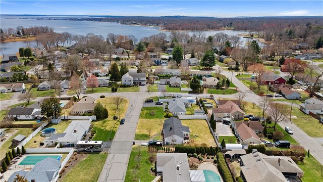 45 Whippoorwill Road, Warwick, RI 02888