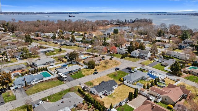 45 Whippoorwill Road, Warwick, RI 02888