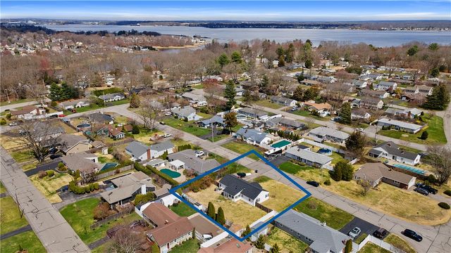 45 Whippoorwill Road, Warwick, RI 02888