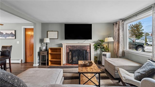 45 Whippoorwill Road, Warwick, RI 02888