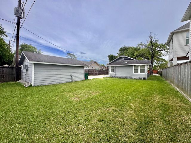 805 Tabor Street, Houston, TX 77009